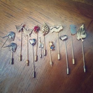 ***Bundled & Sold***13 Vintage Pins💘