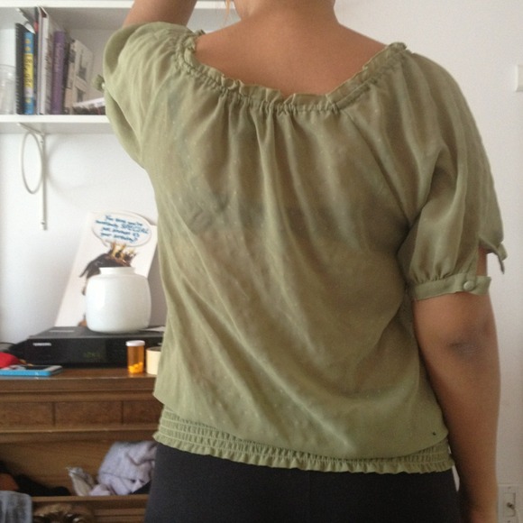 Green blouse - Picture 3 of 3
