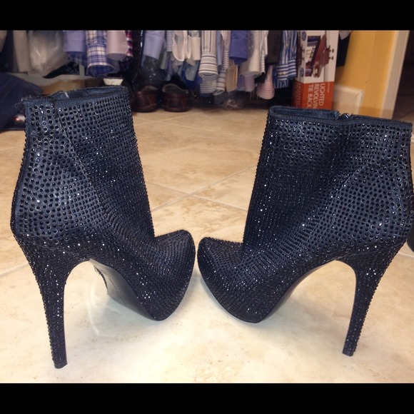 Black ankle boots - Picture 2 of 4
