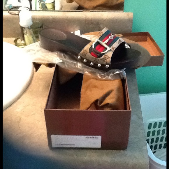 Gucci Clogs❤❤❤SOLD❤❤❤❤❤ - Picture 2 of 3