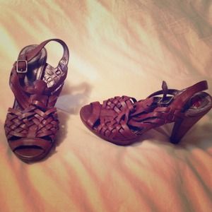 Woven brown faux leather heels