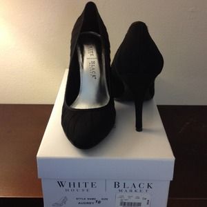 White House Black Market Audrey Pumps Size 10