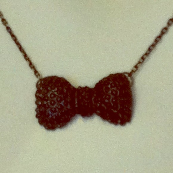 Bow necklace