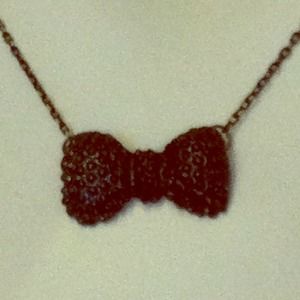 Bow necklace