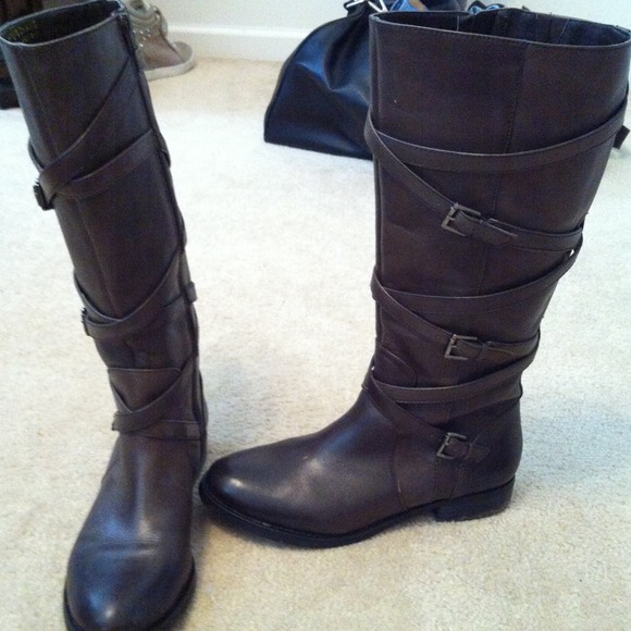 Size 9 Arturo Chiang boots.