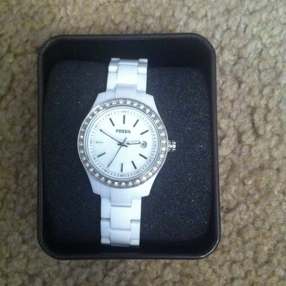 ***RESERVED*** White fossil watch