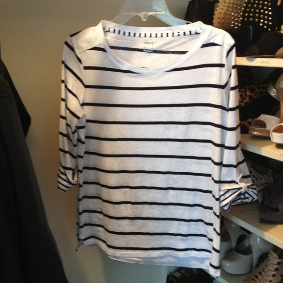 New Black and white striped top