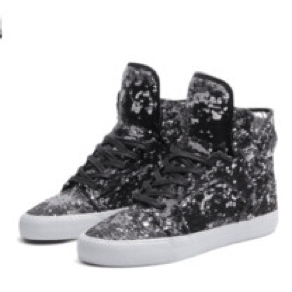 LOOKING FOR - Picture 3 of 3