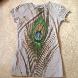 Grey peacock feather t-shirt