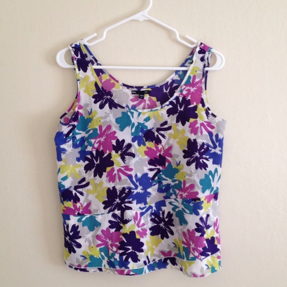 🚫SOLD in Bundle🚫 Multicolored Floral Top - Picture 2 of 4