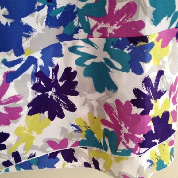 🚫SOLD in Bundle🚫 Multicolored Floral Top - Picture 3 of 4