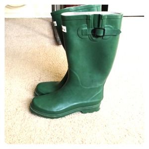 hunter green bearpaw rain boots