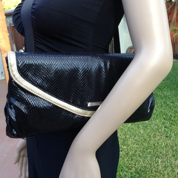 Kenneth Cole Clutches & Wallets - 🎉HOST PICK 1/18🎉 Kenneth Cole reaction clutch