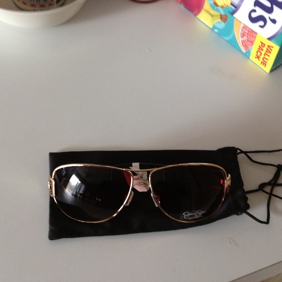 Jessica Simpson sun glasses