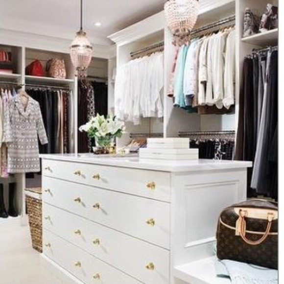 Hi I'm Mere 😊Welcome to my closet !!!! - Picture 2 of 4