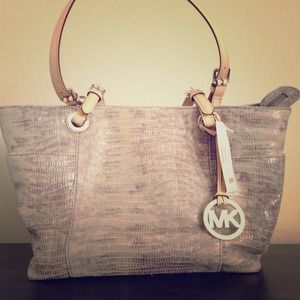 ••On HOLD••Michael Kors Jet Set Tote