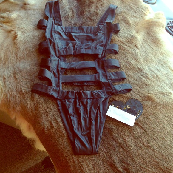 BEACH BUNNY "Promiscuous" monokini one piece swim