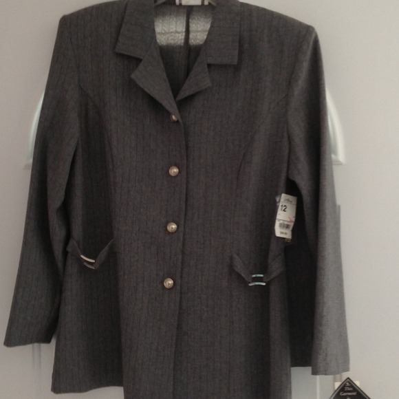 ***Reduced*** Ladies Blazer and Skirt Set