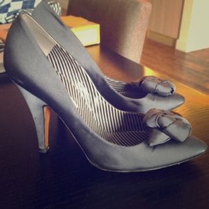 *MOSCHINO* grey satin pump with rosette-REDUCED!