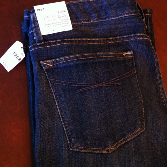 New Gap Boot Cut Jeans. Size 8 Reg.