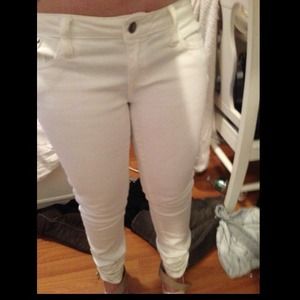 White skinny jeans