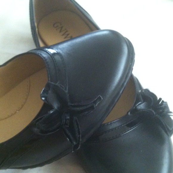 ***SOLD***GMW Black Dressy Heels w Flower Detail