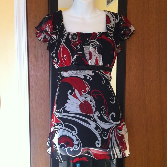 Black and red cap sleeves top
