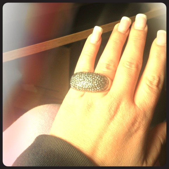 🎉🎉REDUCED Rhinestone 2 finger ring