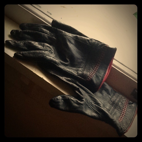 A pair of really nice leather gloves