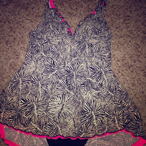 Brand new bathing suit from California sunshine