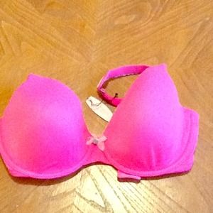 BRAND NEW WITH TAGS VICTORIA SECRET BRA!
