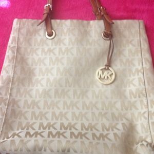 Authentic micheal kors tote!