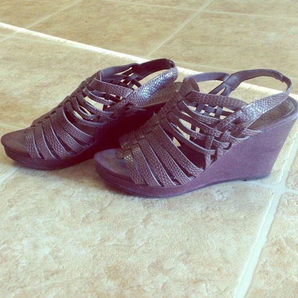 🚫SOLD🚫Brown Wedge Sandals