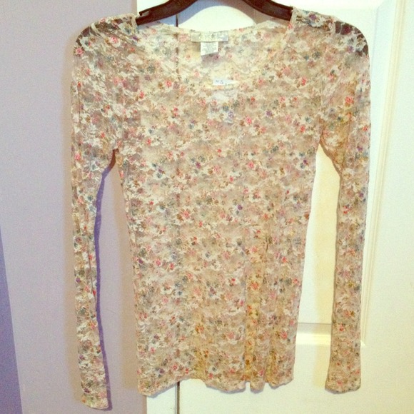 Flower lace blouse !