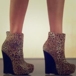 Leopard wedges