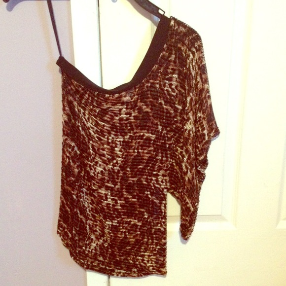 One shoulder blouse !