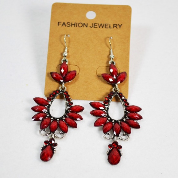 Brand New Chandelier earrings Calssy,glam - Picture 2 of 2