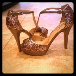 💕HOST PICK💕 Marc Fisher sparkle heels.