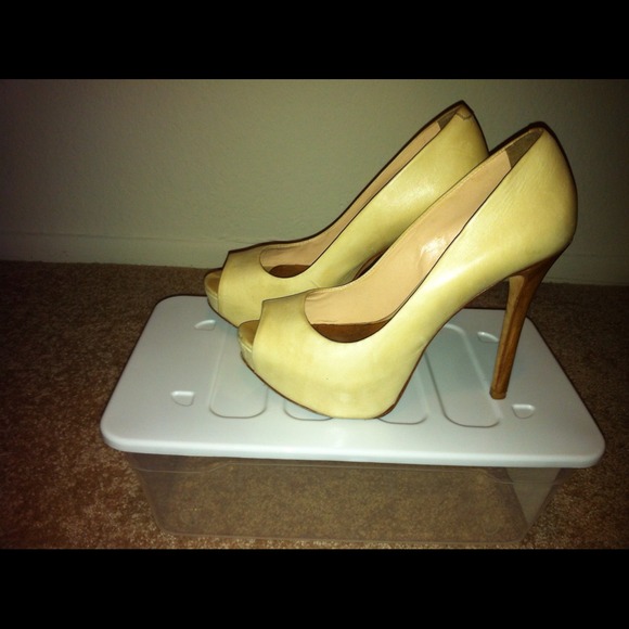 Ivory leather stilettos.