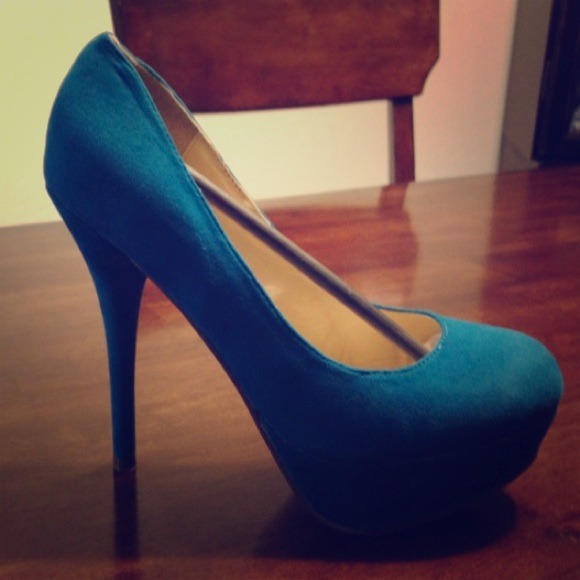 Shoes - Teal blue heels