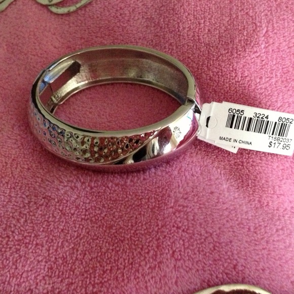 Jewelry Set - Picture 2 of 3