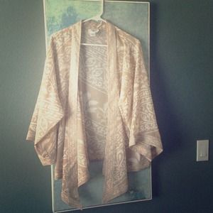 Patterned Beige and White Open Shrug