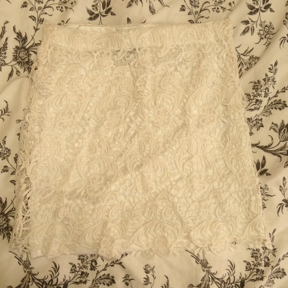 S🚫LD // White Crochet Skirt