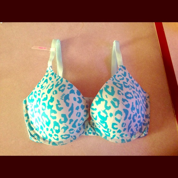 Victoria's Secret push-up bra. Size 32D. NWOT - Picture 1 of 1