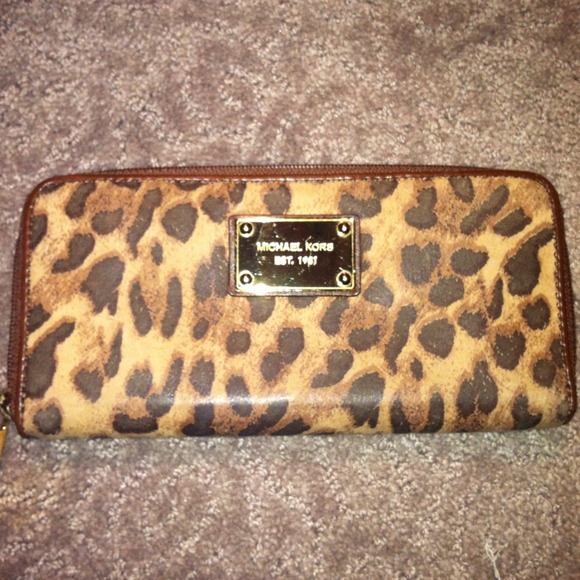 Michael Kors Continental Zip Wallet