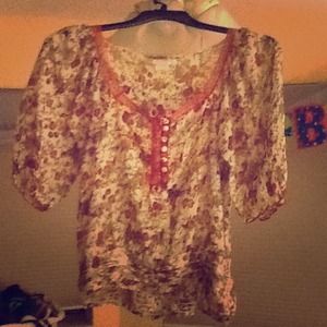 Half sleeve shear floral top