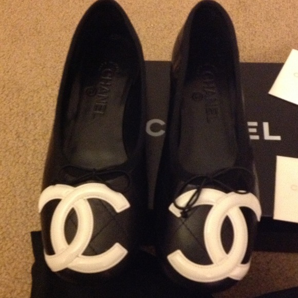💜SOLD💜 NIB 100% Authentic CHANEL Flats 37.5 - Picture 2 of 4