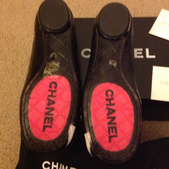 💜SOLD💜 NIB 100% Authentic CHANEL Flats 37.5 - Picture 3 of 4