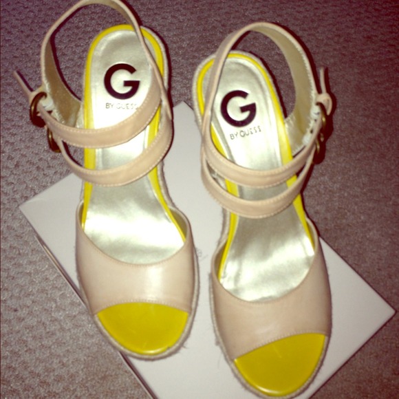 Guess neutral wedge sandal 8.5