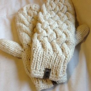Chunky Knit NorthFace Mittens